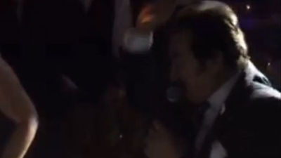 Orhan Gencebay, Hülya Avşar'ın poposuna tokat attı