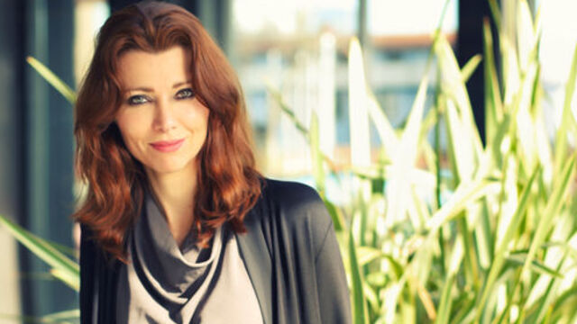 Elif Şafak: Annelik kariyer değildir