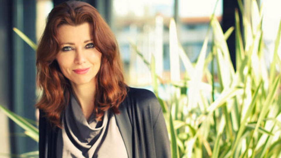 Elif Şafak: Annelik kariyer değildir