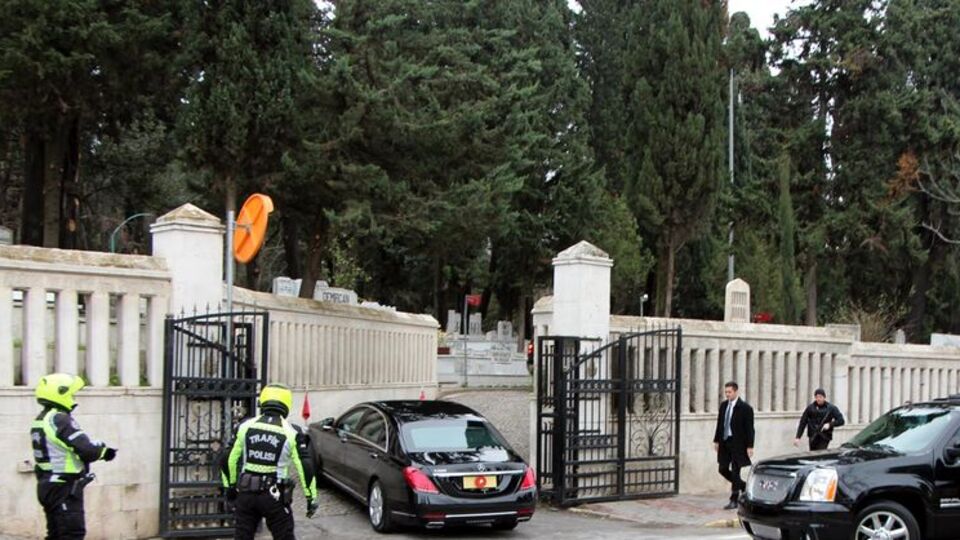 Cumhrubaşkanı Erdoğan'dan mezar ziyareti