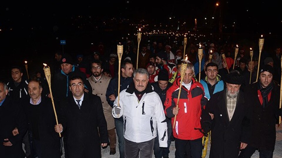 Sarıkamış'ta meşaleli yürüyüş yapıldı