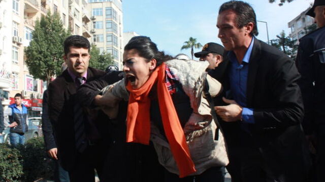 Başbakan Davutoğlu'nu protesto edenlere müdahale
