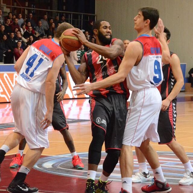 Tofaş: 77 - Uşak Sportif: 80