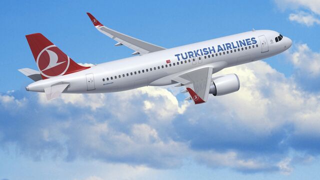 THY uçağının havada kokpit camı çatladı