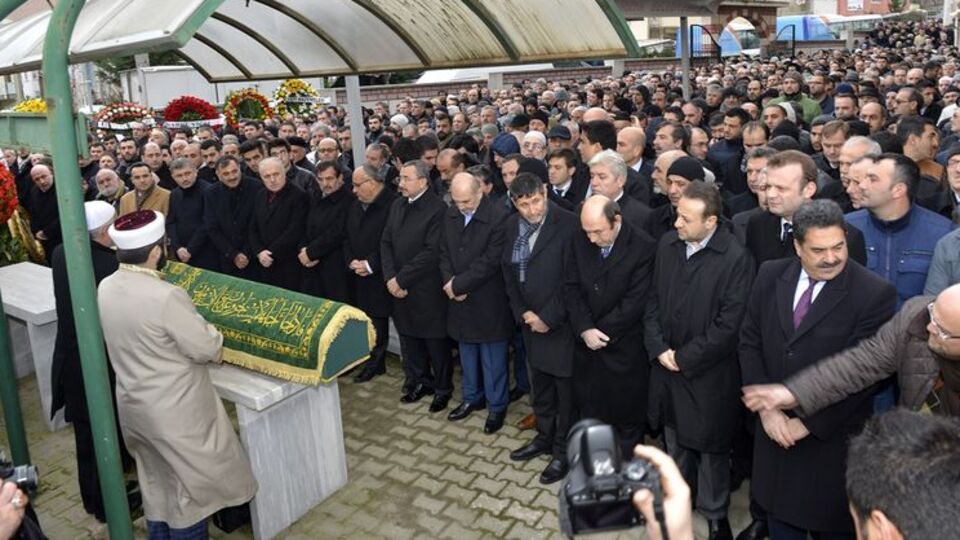 Siyaset adamları bu cenazede bir araya geldi