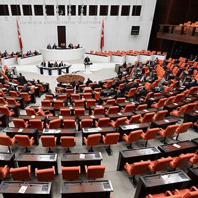 Siyasilerden 'Yüce Divan'a ret' kararına tepkiler