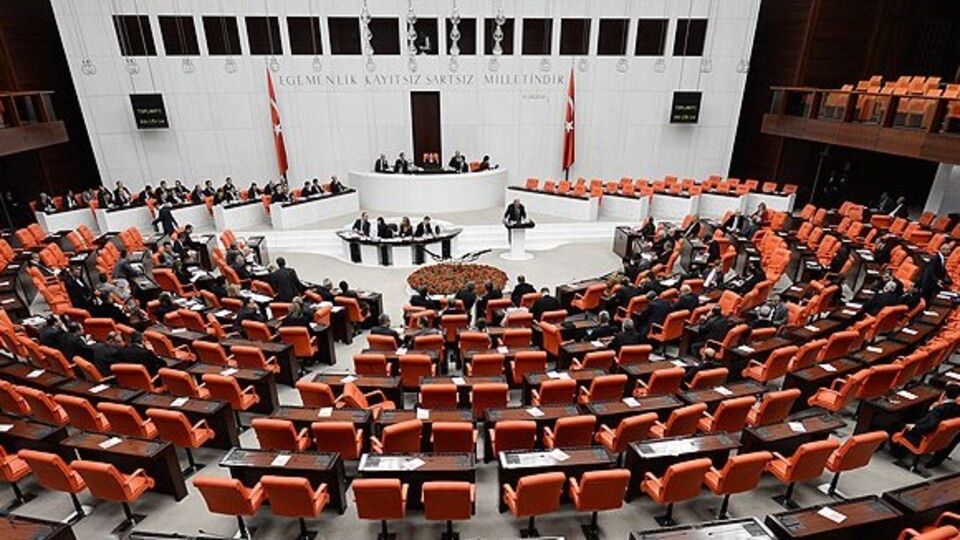 Siyasilerden 'Yüce Divan'a ret' kararına tepkiler
