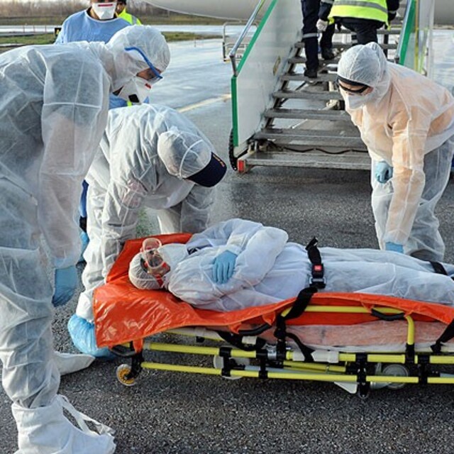 Ebola virüsünden 8 bin kişi öldü