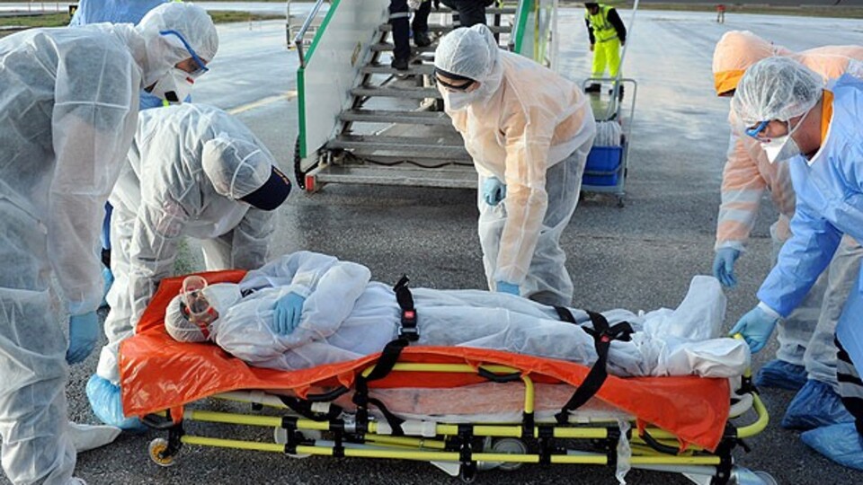 Ebola virüsünden 8 bin kişi öldü