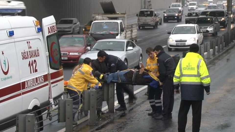 İki metrobüs çarpıştı: 5 yaralı