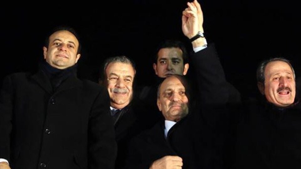 5'e karşı 9 üyenin oyuyla Yüce Divan'a ret!