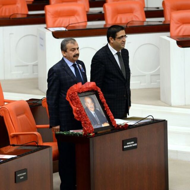 TBMM Genel Kurulu'nda Murat Bozlak için saygı duruşu