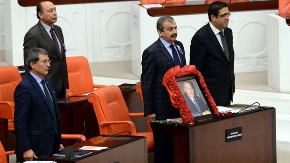 TBMM Genel Kurulu'nda Murat Bozlak için saygı duruşu
