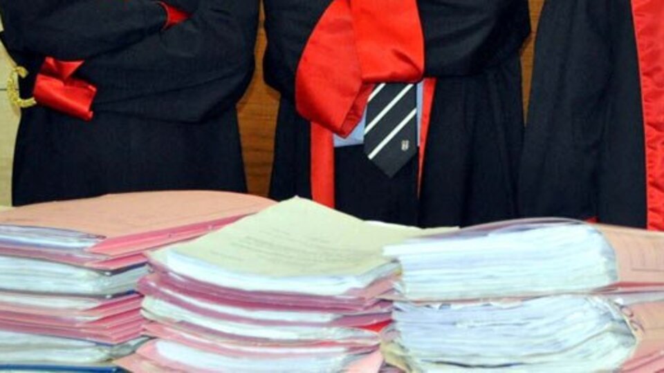 Pembe dava dosyaları gidiyor, renklileri geliyor