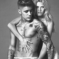 Justin Bieber bakın kime soyundu!