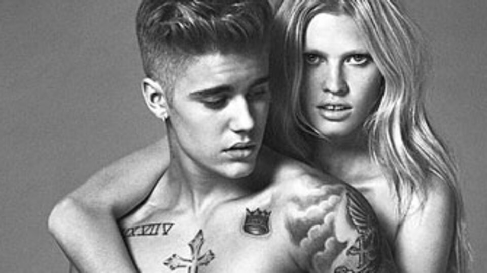 Justin Bieber bakın kime soyundu!