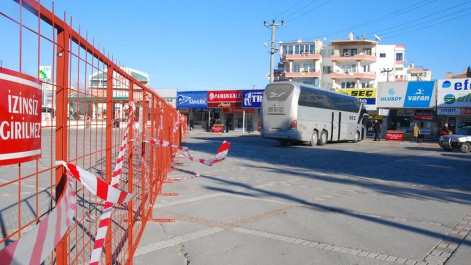 Otogarda ikiye bölündü