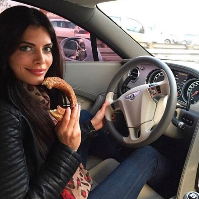 Bentley'de simit keyfi