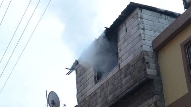Ailesini merdivenlerden atıp evi ateşe verdi