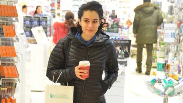 Utangaç Hande
