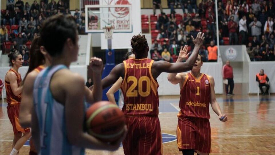 Galatasaray'dan 53 sayı fark