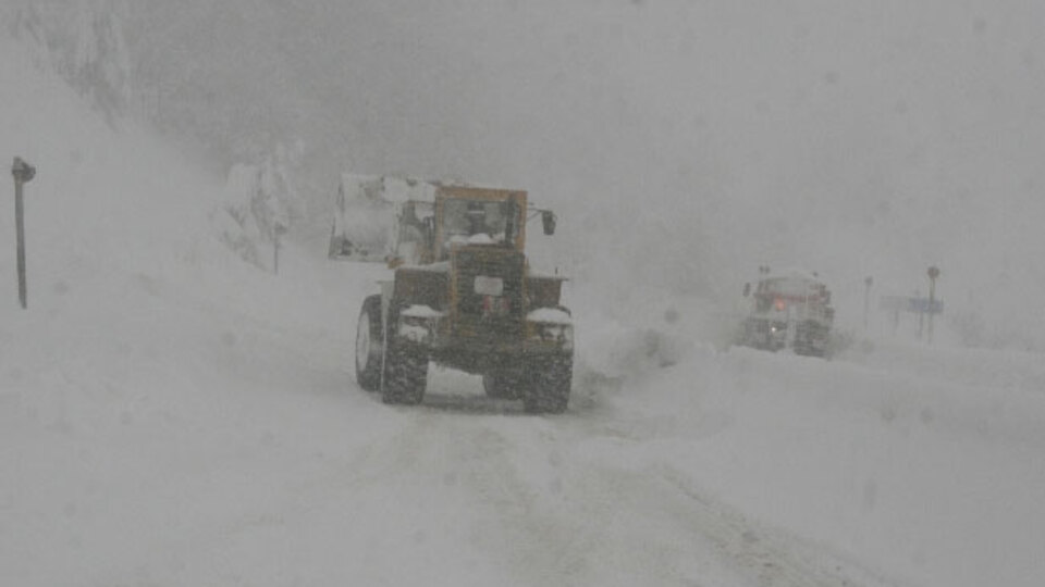 2 işçi öldü, 3 işçi çığ altında!