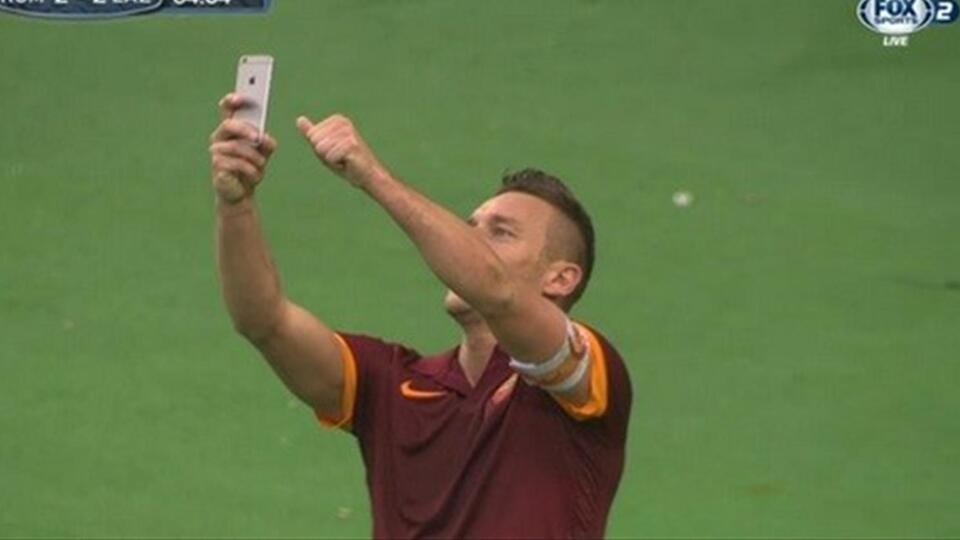 Totti'den 'selfie'li gol sevinci
