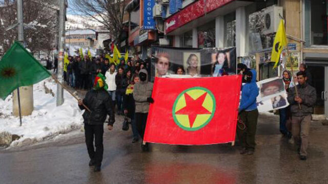 PKK flaması taşıyan 2 kişi tutuklandı