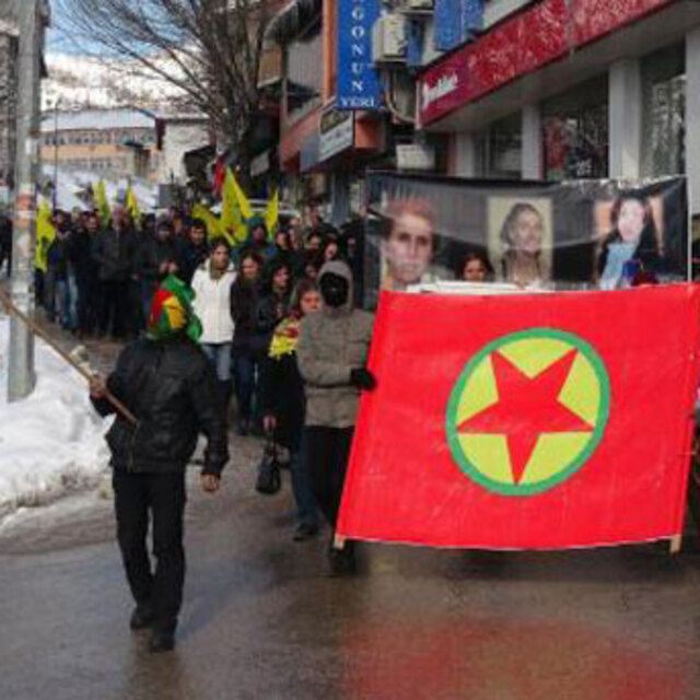 PKK flaması taşıyan 2 kişi tutuklandı