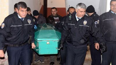 2 çocuk annesi boğazı kesilerek öldürüldü