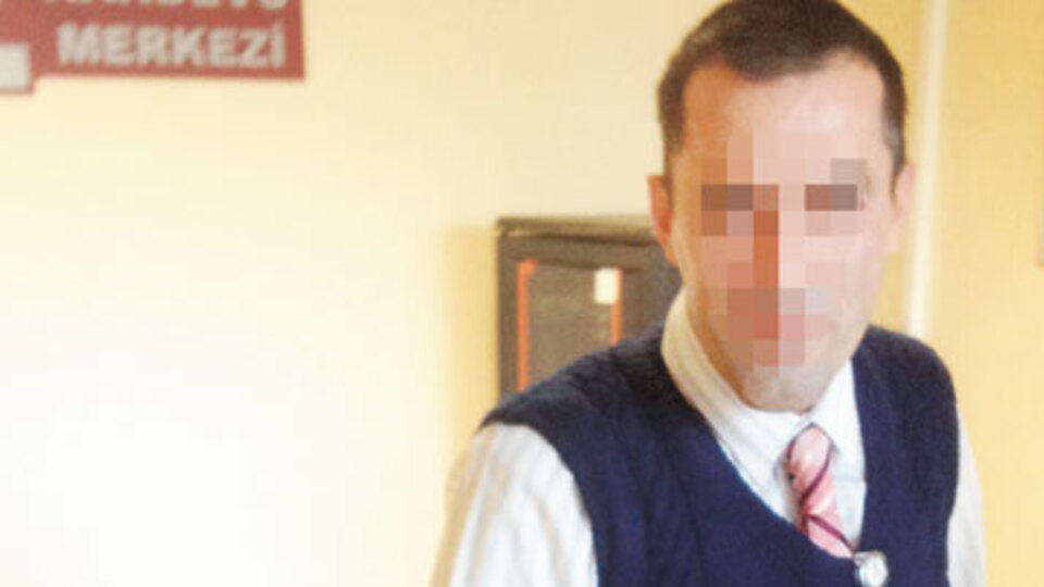 Görme engelliyi hastanenin danışmasına koydular