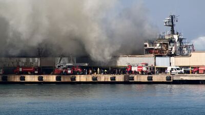 Yanan gemiyi yağmur söndürdü