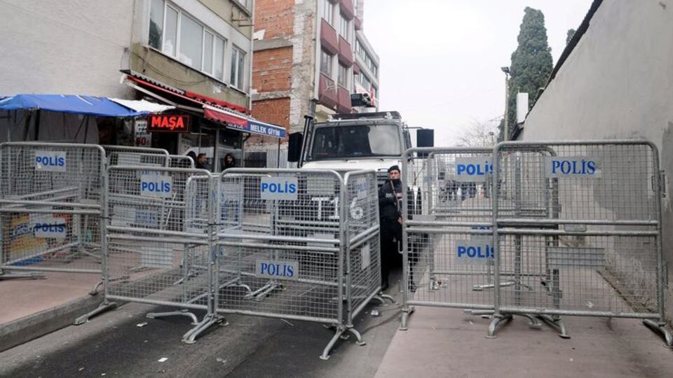 Cumhuriyet Gazetesi'ne giden sokaklar araç ve yaya trafiğine kapatıldı