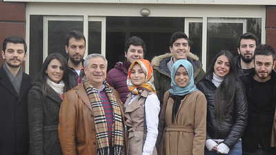 Baba-kız aynı okulda aynı bölümde okuyor