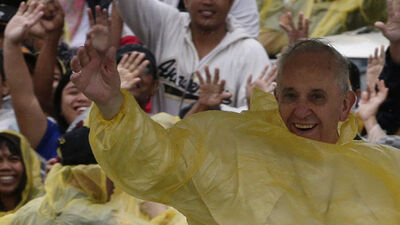 Papa'nın Filipinler ziyaretine fırtına darbesi