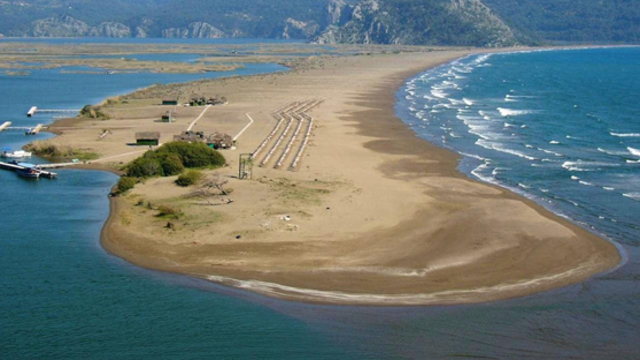O plajda şezlong,şemsiye olmayacak
