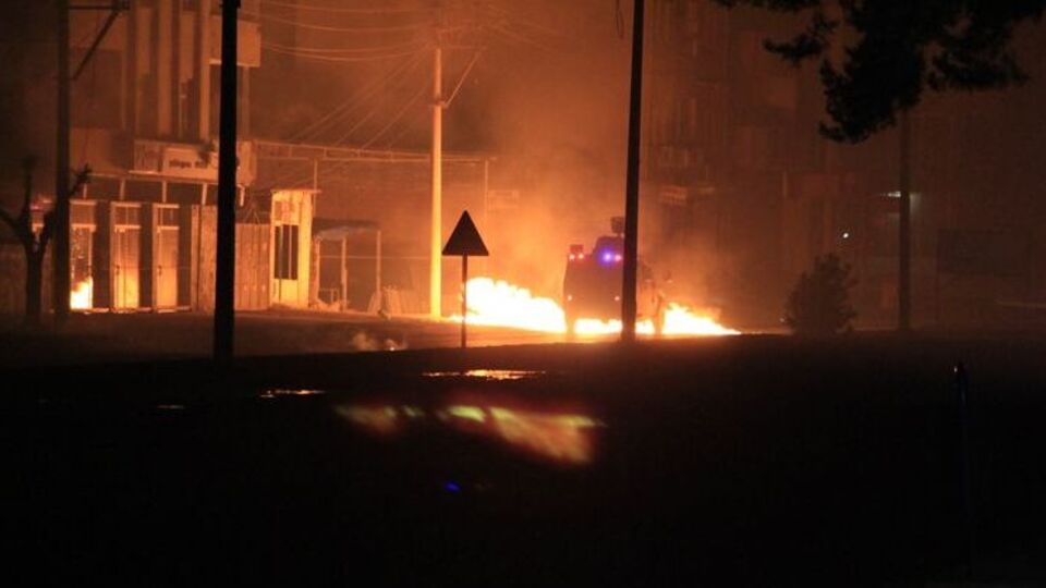Silopi'de taşlı, molotoflu gösteri