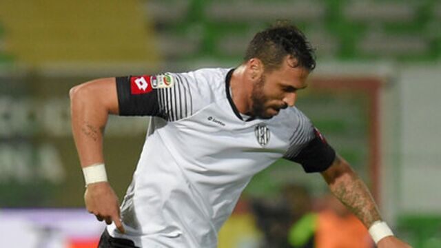 Cesena, Hugo Almeida'yı gönderdi