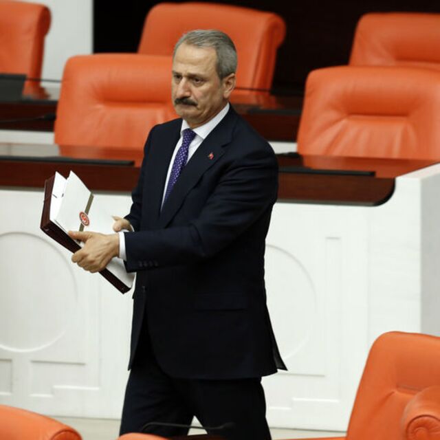 Zafer Çağlayan'ın acı seçimi