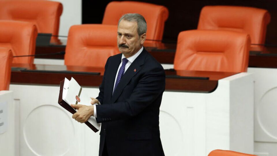 Zafer Çağlayan'ın acı seçimi