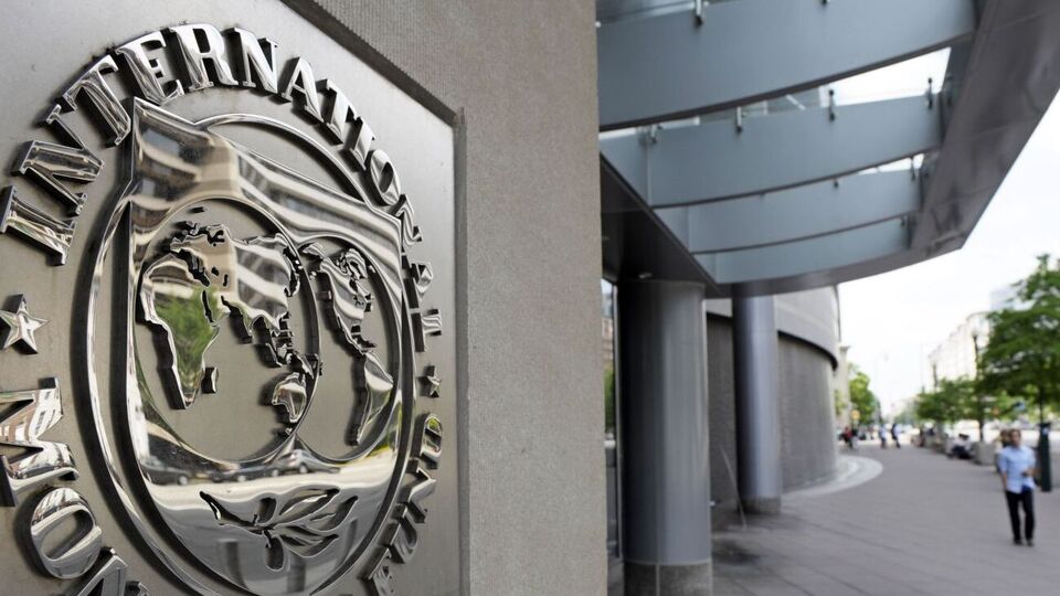 IMF beklentisini düşürdü
