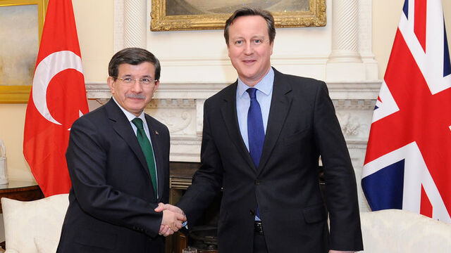 Davutoğlu, İngiltere Başbakanı Cameron ile bir araya geldi