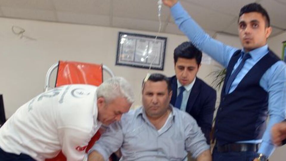 Polis yanlışlıkla kendini vurdu!