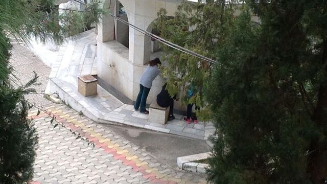3 kız çocuğu imam odasındaki açık unutulan mikrofandan şarkı söyledi