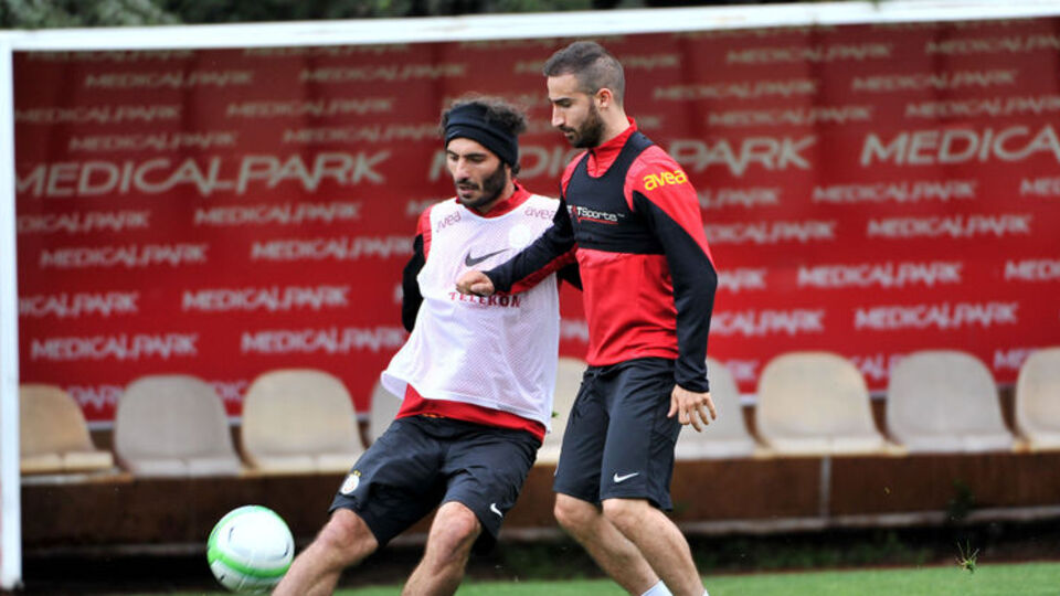 Umut imzayı atıyor