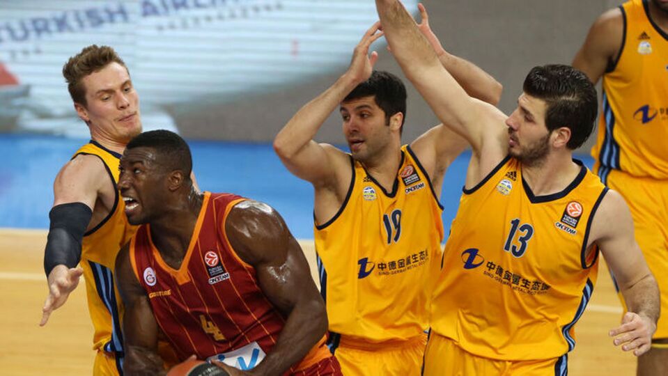 Galatasaray evinde yıkıldı