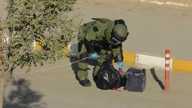Polis amirliği önünde bomba paniği