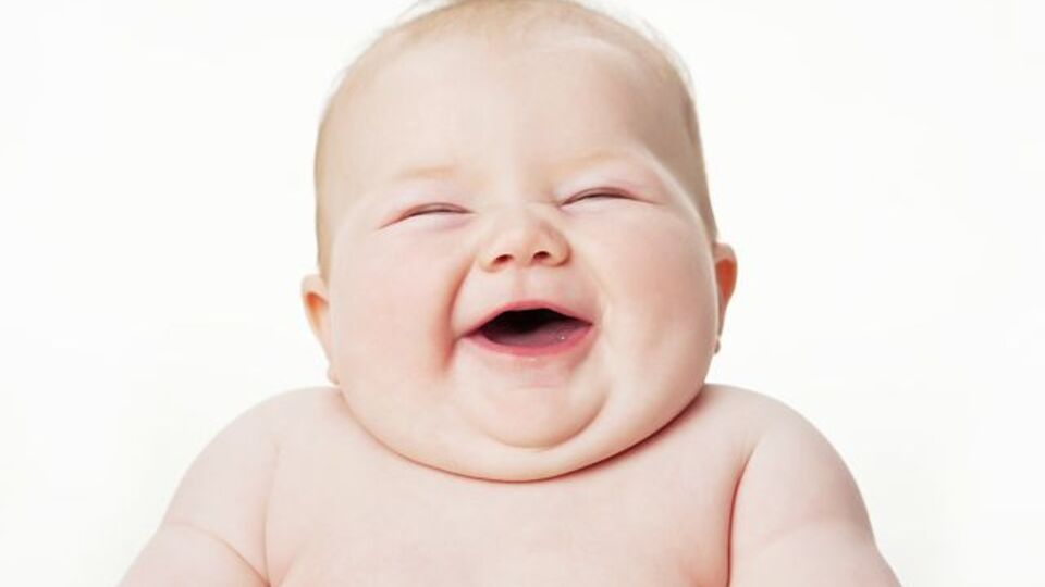 Aşırı kilolu bebekler geç yürüyor