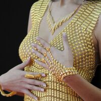 350 bin TL'lik altın elbise