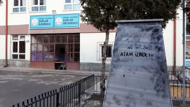 Ankara'da Atatürk büstü çalındı!